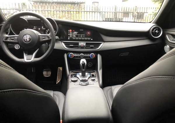 Alfa Romeo Giulia cena 130000 przebieg: 3658, rok produkcji 2022 z Warszawa małe 379